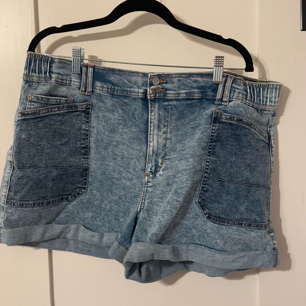 Time & Tru Faded/Ashy Jean Shorts